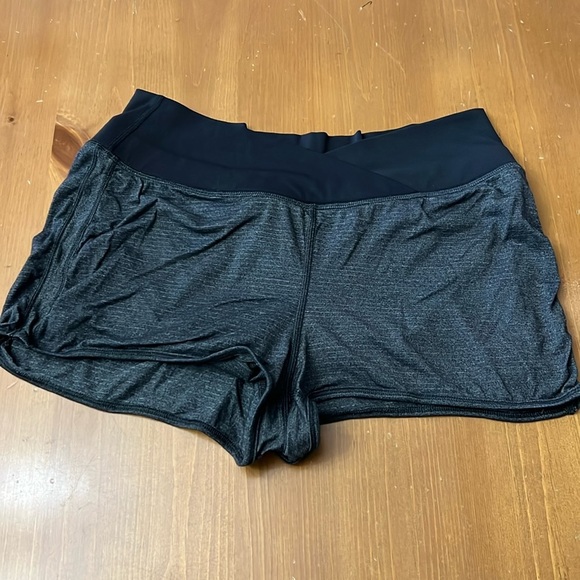 lululemon athletica Pants - Lululemon athletica shorts size 6